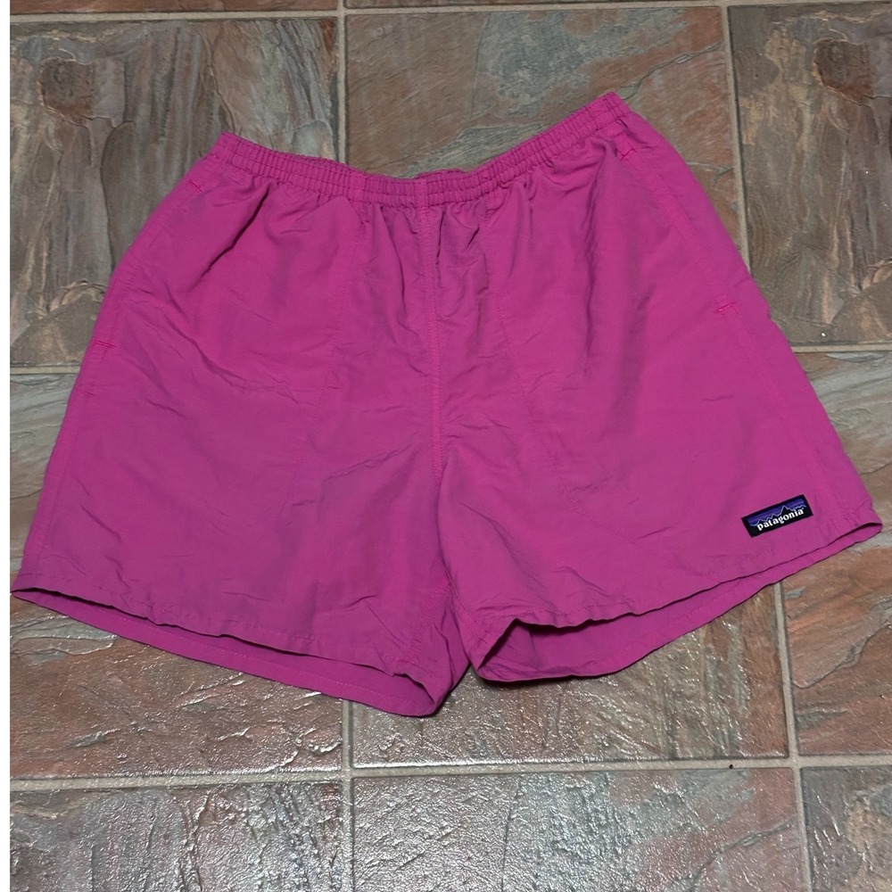 Patagonia Baggies Shorts Mens Medium Magenta Pink 5 Inch Inseam Nylon Hiking